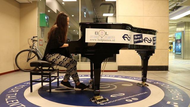 Bleach - Here to stay (public grand piano cover) смотреть онлайн