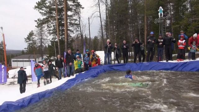 Гора Ежовая. Закрытие горнолыжного сезона 2020-2021. Через бассейн в карнавальных костюмах!