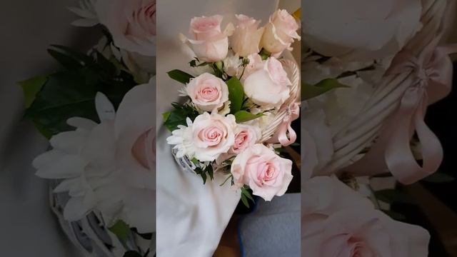 Корзина с цветами и фруктами -"Весна пришла смотреть онлайн