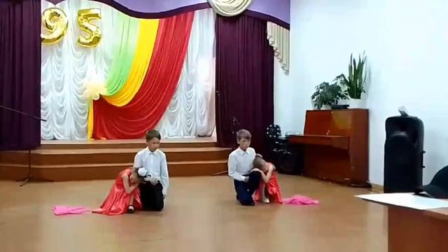 танец " А закаты алые" в исполнении хореографической группы "Грация" Гашейский ДК смотреть онлайн