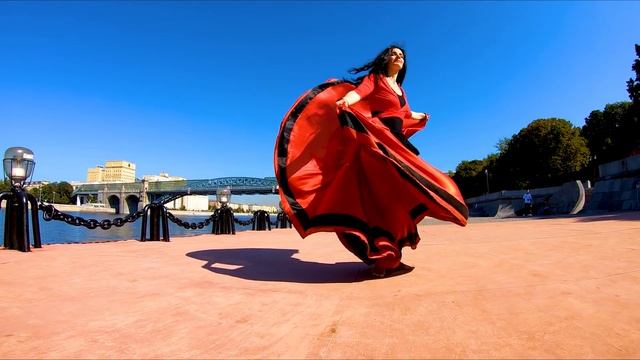 Dancing in Gorky park | Танцы в парке Горького смотреть онлайн