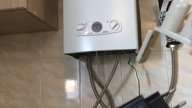 Колонка без батареек. Как подключить газовую колонку к блоку питания от телефона. смотреть онлайн