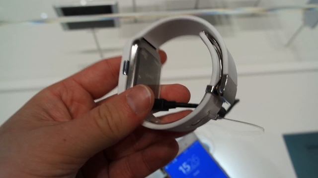 Sony SmartWatch 3 - fajny zegarek, ale nie dla nas смотреть онлайн
