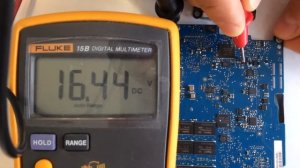 Видео 1.8 Измерение напряжения на включенной плате на диоде D6901