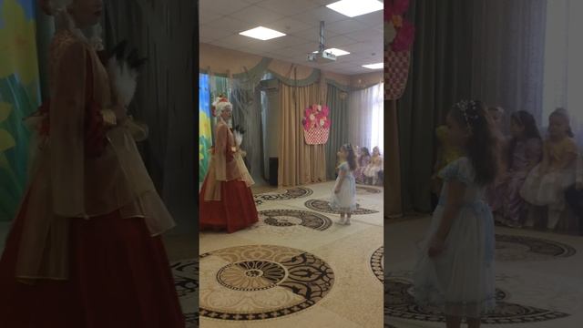 На балу у золушек смотреть онлайн