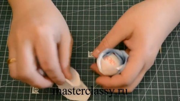 New Year sweet - design tutorial. Украшение новогоднего подарка из конфет. Видео урок