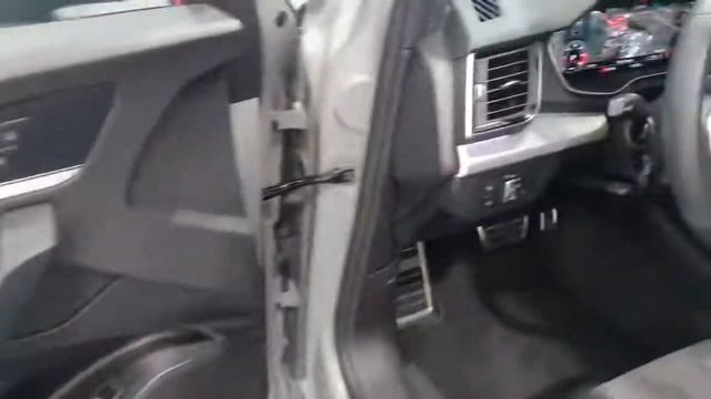 AUDI Q5 Sportback 40 TDI quattro-ultra S line S tronic смотреть онлайн