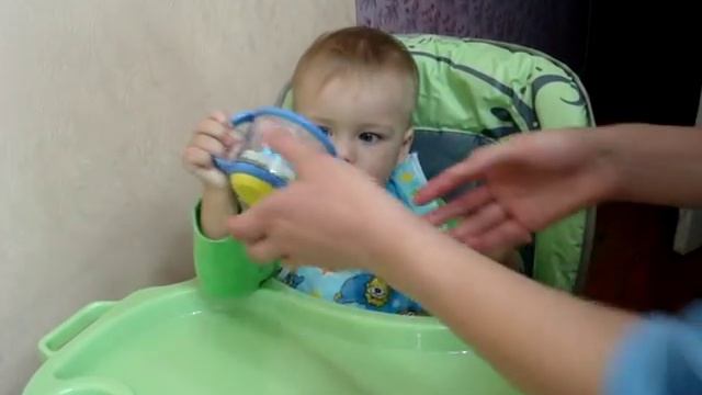 Как научить ребенка пить? Ребенок 1,5 года смотреть онлайн