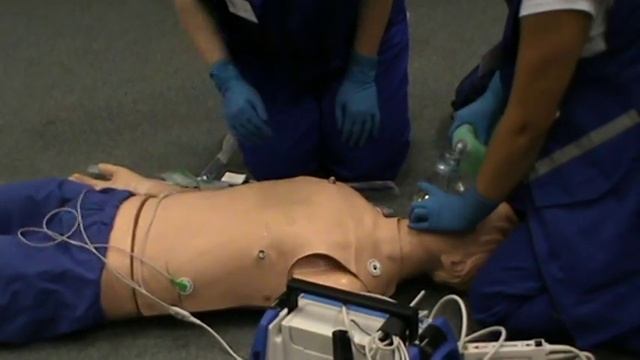 Базовая СЛР с дефибрилляцией команда СМП г.Владимир соревнования СМП 2013 смотреть онлайн