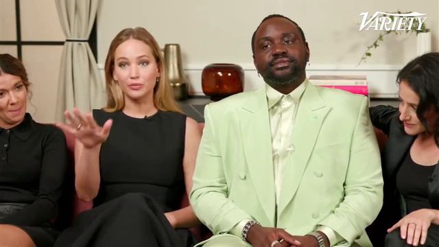 Jennifer Lawrence on her problem with this season of RHOBH calls Erika Jayne evil смотреть онлайн