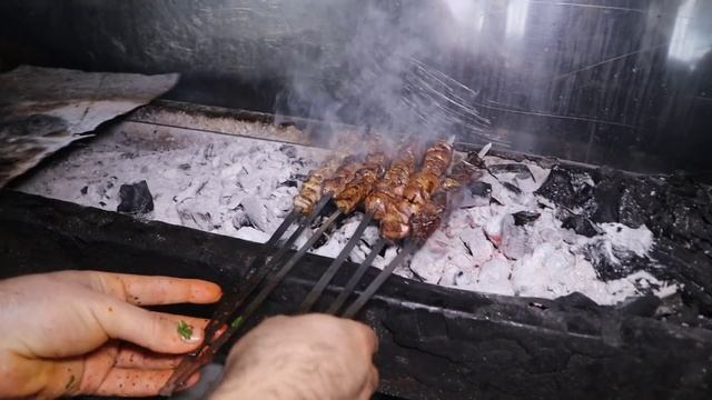 TABELASIZ KEBAPÇI !! | BOL SOSLU HARBİYE DÜRÜM !! | Antakya Sokak Lezzetleri смотреть онлайн