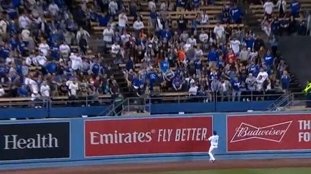 Brandon Belt solo homer смотреть онлайн