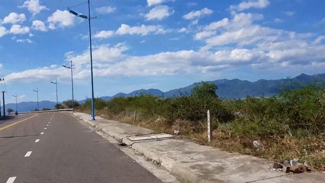 Серпантин во Вьетнаме. Нячанг по дороге на северный порт смотреть онлайн