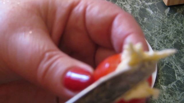 Закуска из фаршированных помидоров черри Новогодние фонарики смотреть онлайн