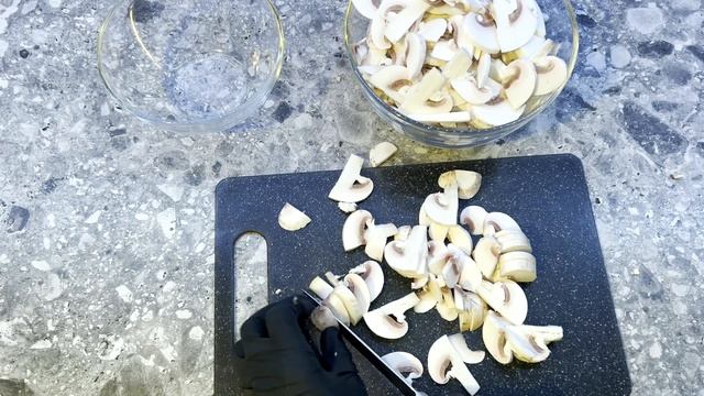 Вкуснейший Штрудель с Мясом и Грибами / самы ПРОСТОЙ рецепт! На любой Стол и Кошелёк! смотреть онлайн