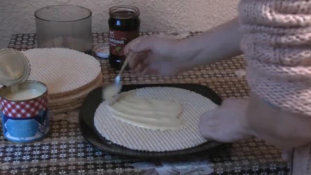 Торт из вафельных коржей со сгущенкой и вареньем смотреть онлайн