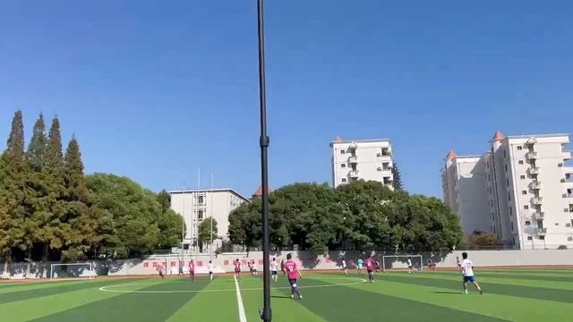 XbotGo AI Sports Gimbal - Record soccer game from a 13ft tripod смотреть онлайн