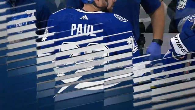 Penguins' Kris Letang Gets Hit By Puck On His Face Before Lightning Goal смотреть онлайн