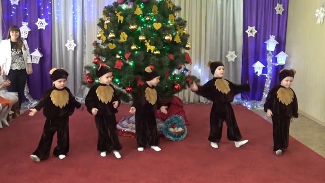 Танец Медвежат. Под елочкой танцует ватага медвежат смотреть онлайн