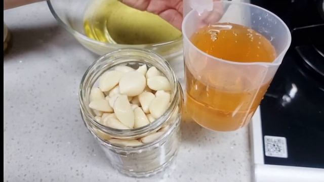 고추장 마늘 장아찌 레시피 Маринованный чеснок по Корейски в Соевой пасте. Пальчики оближешь. #Корейскиерецепты смотреть онлайн