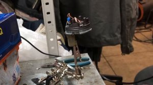 Замена щёток дополнительной помпы BMW