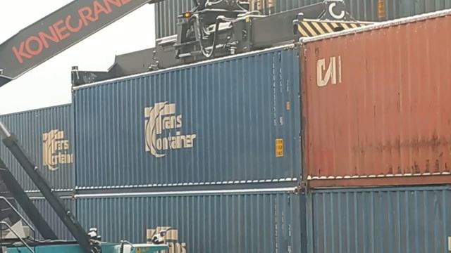 как грузят контейнера