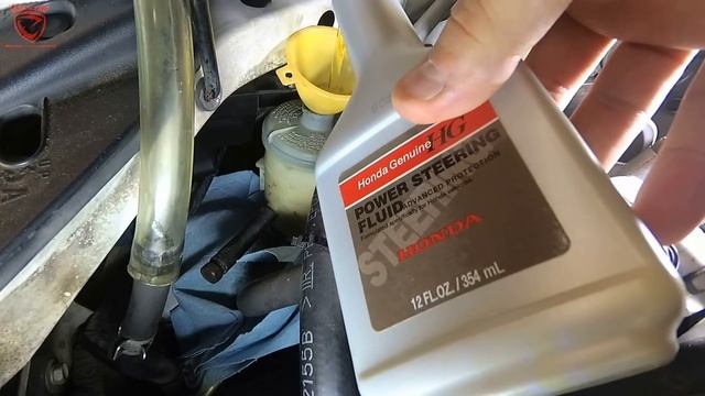 Como prevenir problemas con la direccion hidraulica (cambio de liquido y sacar aire) смотреть онлайн