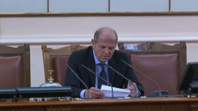 ТОМА ТОМОВ НА 19.04.2017 ПРИ ОТКРИВАНЕТО НА 44 НС смотреть онлайн