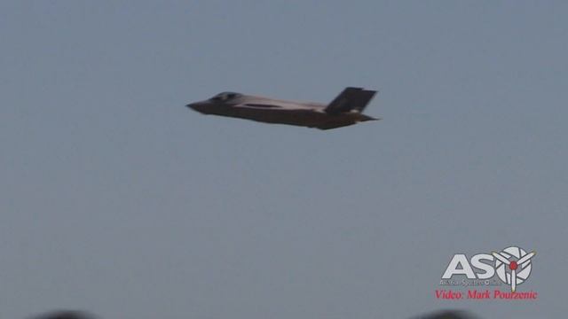 Interview with F-35 pilot and CO of 3 Squadron Edinburgh Airshow 2019 смотреть онлайн