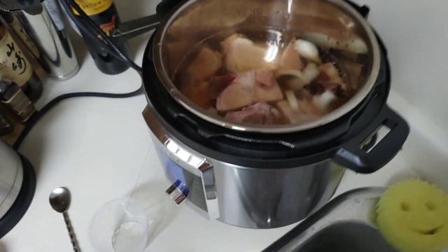 Kyrandis X Cooking Vlog : Making Pho (Phở)