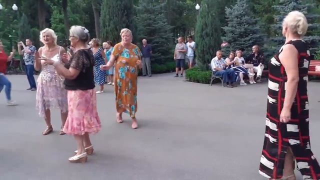 КОХАННЯ ЗОЛОТО!???/ТАНЦЫ В ПАРКЕ ГОРЬКОГО ХАРЬКОВ АВГУСТ 2021 смотреть онлайн