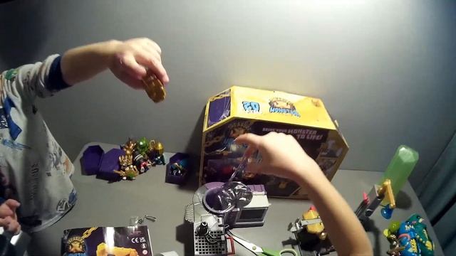 Распаковка Treasure X МЕГА Лаборатория Монстров MEGA MONSTER GOLD LAB смотреть онлайн