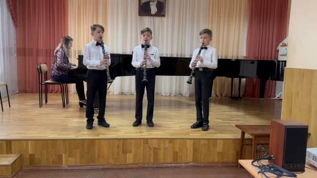 А.Новиков «Смуглянка» Ансамбль кларнетистов «Синкопа» в составе Никонов Г., Никонов С., Никонов А. смотреть онлайн