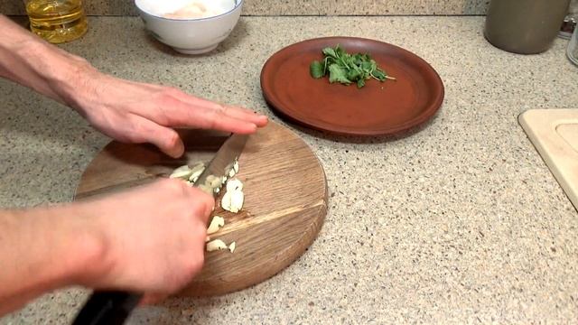 Сочные куриные бёдра с хрустящей корочкой смотреть онлайн