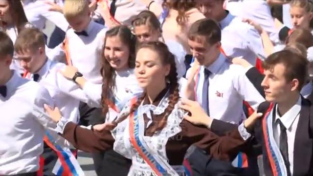 Состоялся самый грандиозный танцевальный флешмоб в Челябинской области – «Школьный вальс» смотреть онлайн