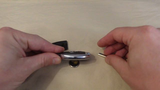 How to Easily Change a MERCEDES Key Battery WITHOUT Breaking It! смотреть онлайн