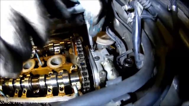 Замена фазорегулятора и маслосьемных колпачков Audi A4 1.8t AWT смотреть онлайн