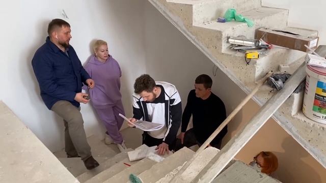 Один день Блондинки на стройке! Установка фартука, крашу стены, выбираю лепнину. 6 выпуск смотреть онлайн