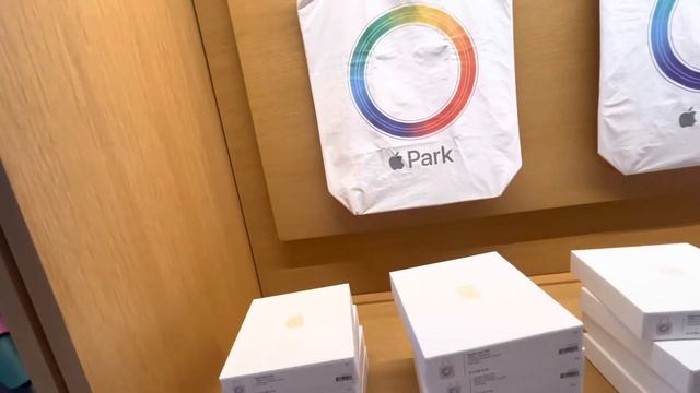 Cupertino. Apple Park. Apple visitor centre. Город Купертино #Cupertino #California #GerekC смотреть онлайн