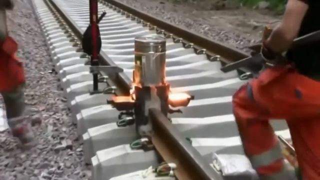 Установка бесшовных рельсов. Технология.Installation of seamless rail roads. Technology. смотреть онлайн