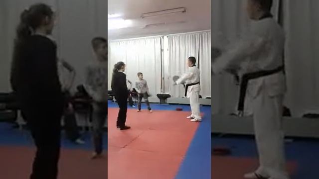 Self defence for boys and girls (Самооборона для мальчиков и девочек) смотреть онлайн
