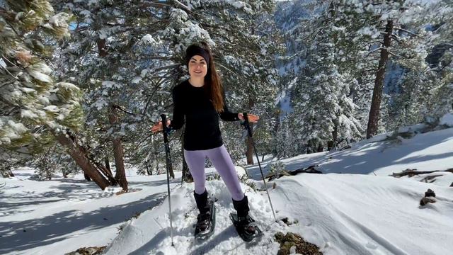 How to Put on Snowshoes + Beginner Snowshoeing Tips and Techniques смотреть онлайн