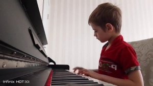 Rush e на пианино