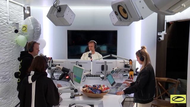 A State Of Trance 1000 Pubquiz смотреть онлайн