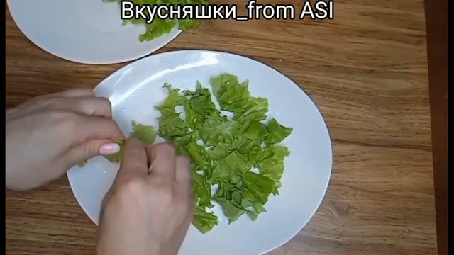 Новинка...!!! Салат с копченой курицей.  Подойдет к любому праздничному столу..mp4
