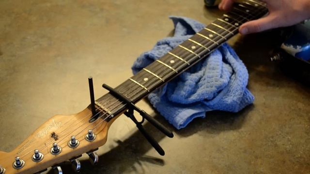 How to Adjust the Truss Rod – Fender Strat смотреть онлайн