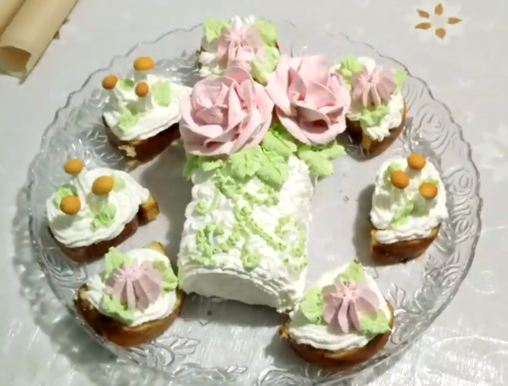 НЕБОЛЬШОЙ И БЫСТРЫЙ ТОРТИК ИЗ РУЛЕТА. смотреть онлайн