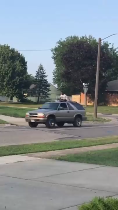 На полной скорости на крыше авто смотреть онлайн