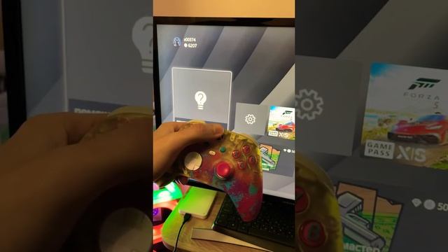 Xbox - отключение звука в колонках при подключении наушников или гарнитуры #shorts #xboxseries смотреть онлайн