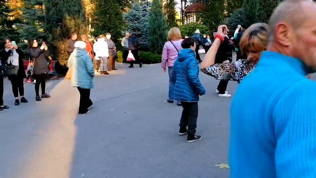 Хай гуляе все село Танцы в парке Горького Харьков Октябрь 2021 смотреть онлайн